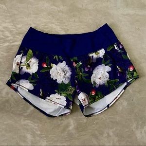 Oiselle Roga Shorts Floral Size 4